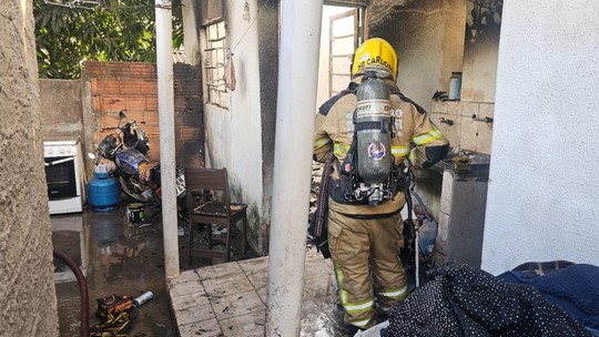 Inconformado com término, homem põe fogo na casa da ex-namorada com os quatro filhos dentro em Uberlândia