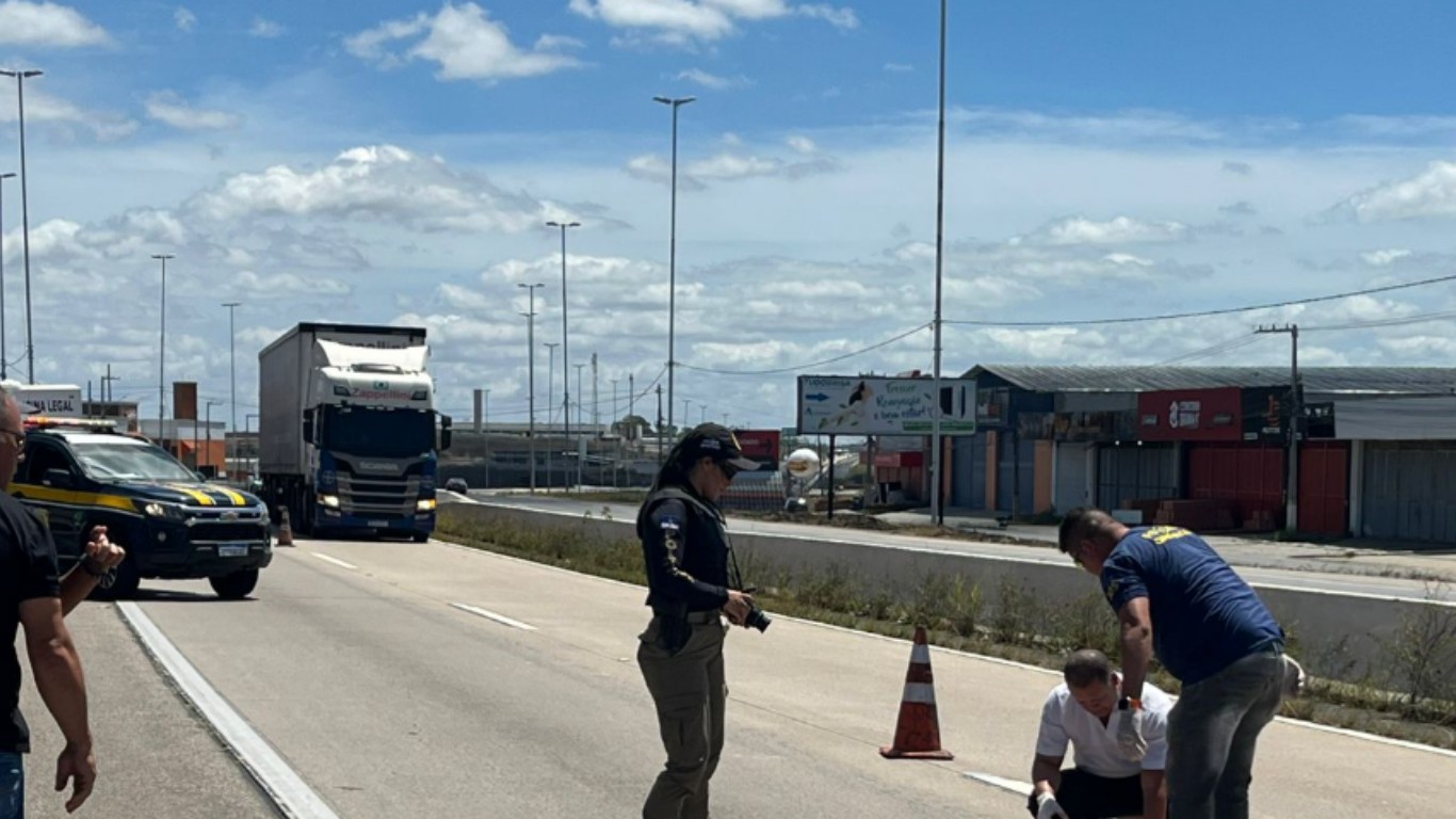 Idosa de 76 anos é atropelada e morre na BR-232 em Bezerros