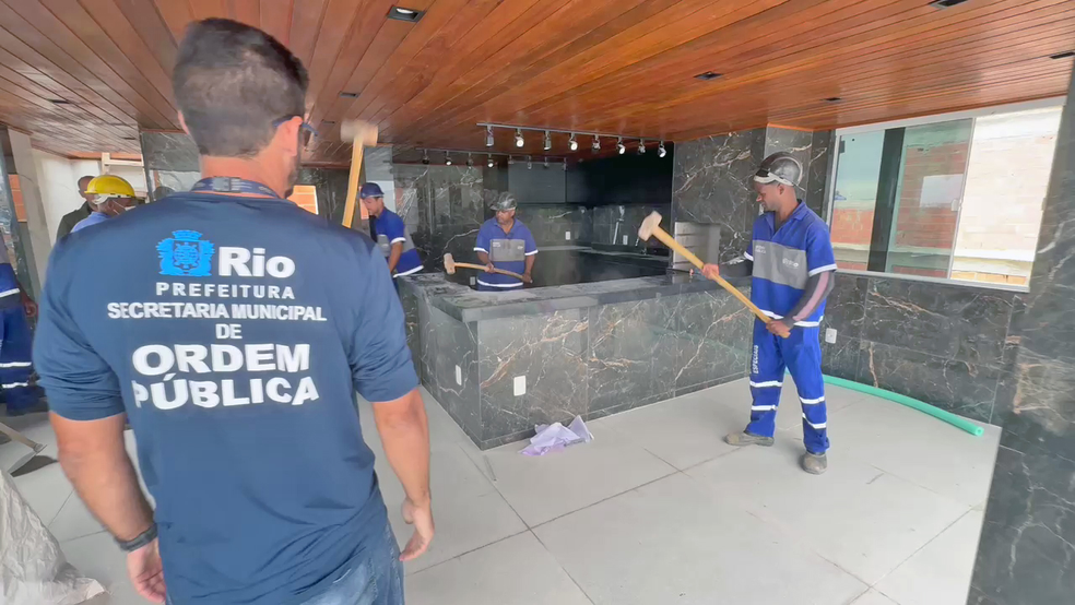 Condomínio do tráfico': agentes encontram quadriplex com hidromassagem,  piscina, cascata, closet e mármores; VÍDEO | Rio de Janeiro | G1