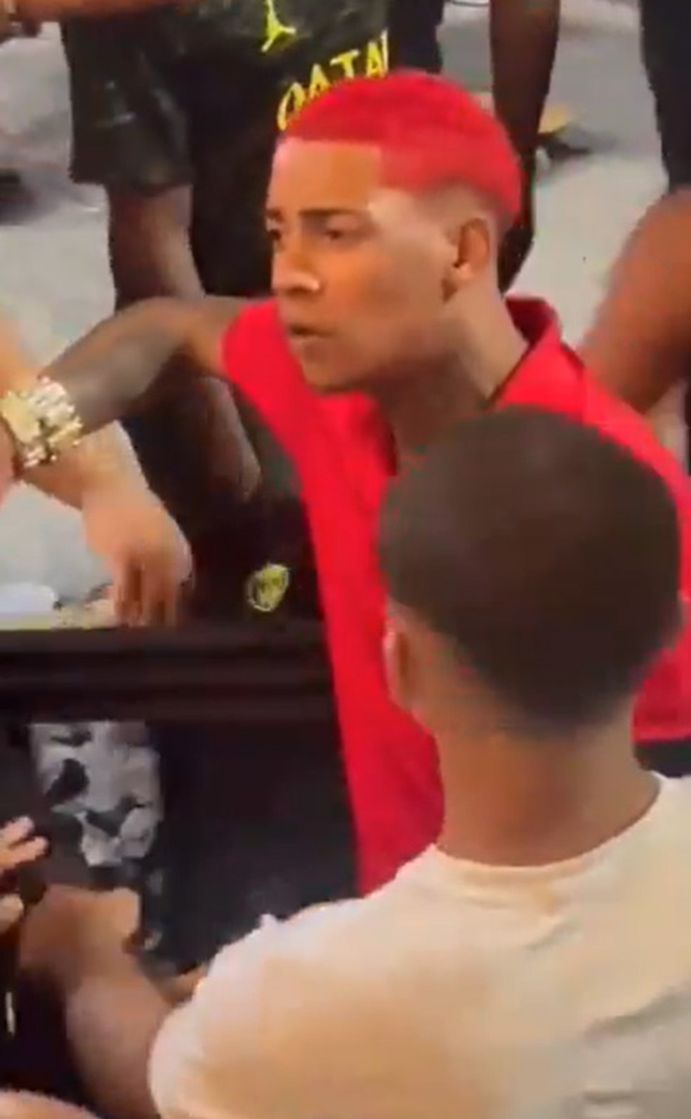 MC Poze do Rodo e amigos se envolveram em confusão na porta de casa noturna da Barra da Tijuca — Foto: Reprodução/ Redes sociais