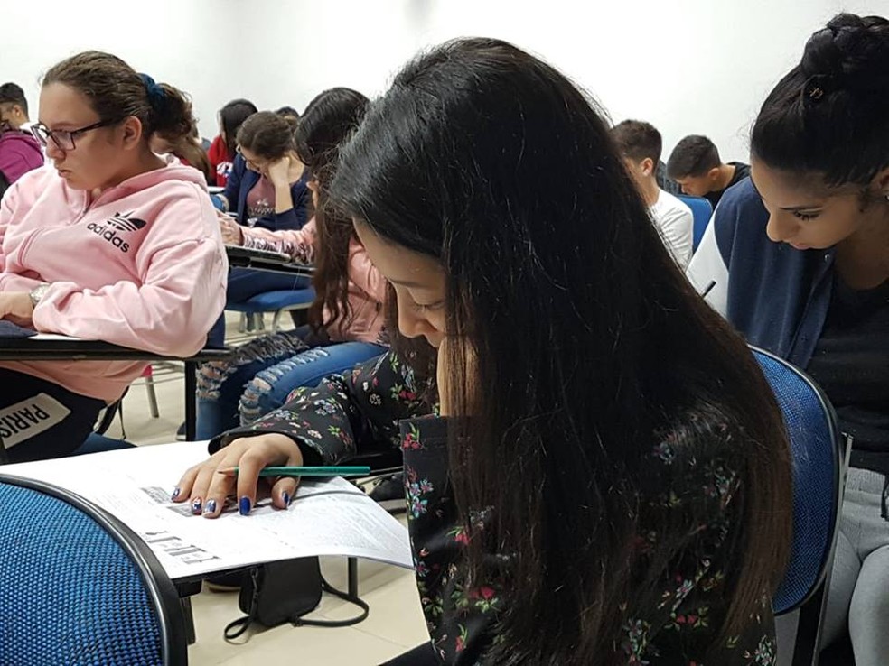 Escola particular em Santos oferece bolsas de estudos - Revista do Estudante