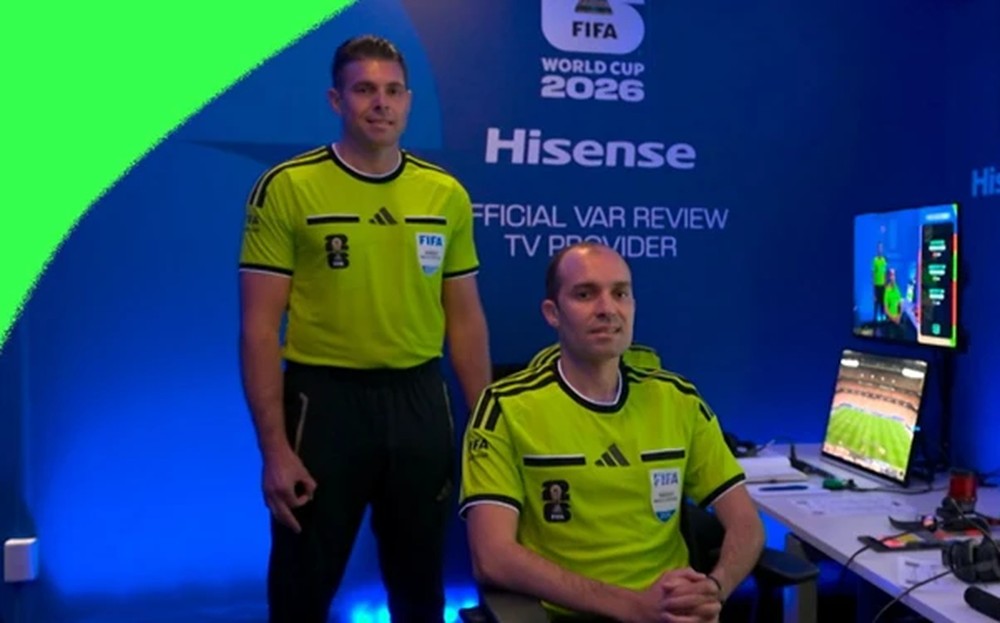 Fifa inocenta árbitro de vídeo após investigação sobre gesto realizado durante transmissão de partida