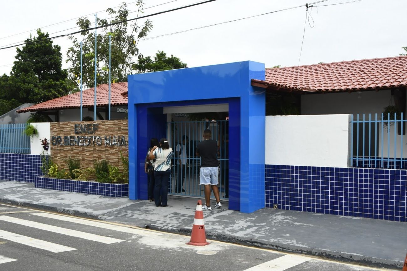 Professor é afastado após beijar aluna próximo à boca dentro de sala de aula no Pará