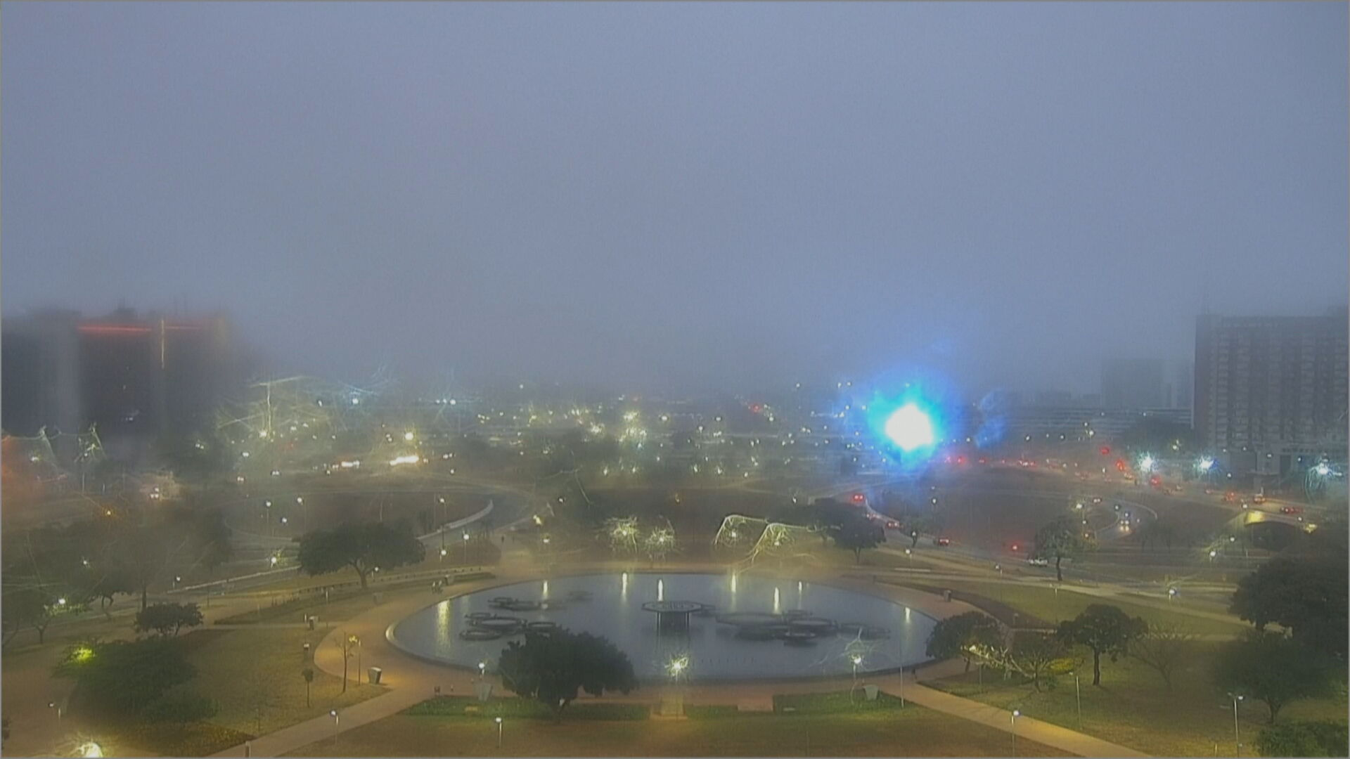 Forte neblina toma conta do DF na manhã desta quarta-feira (25); capital está sob alerta de queda de temperatura