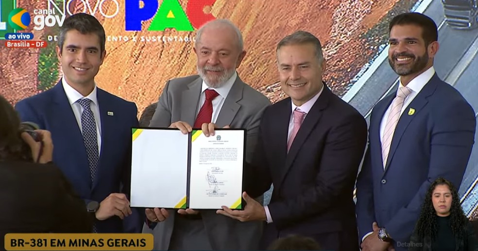 Lula assina contrato de concessão da BR-381. — Foto: Reprodução/ CanalGov
