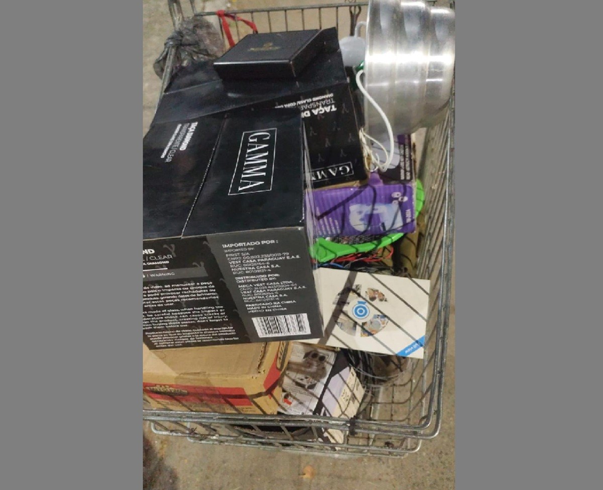 Homem furta creche e usar carrinho de supermercado para transportar objetos em Maricá 