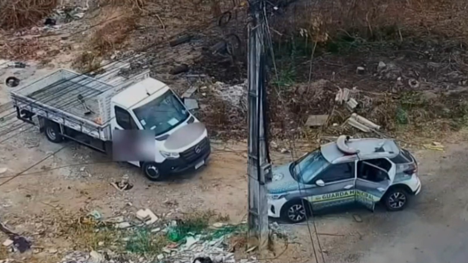 Guarda Municipal flagra descarte de lixo em área de proteção de Fortaleza, apreende veículo e aplica multa