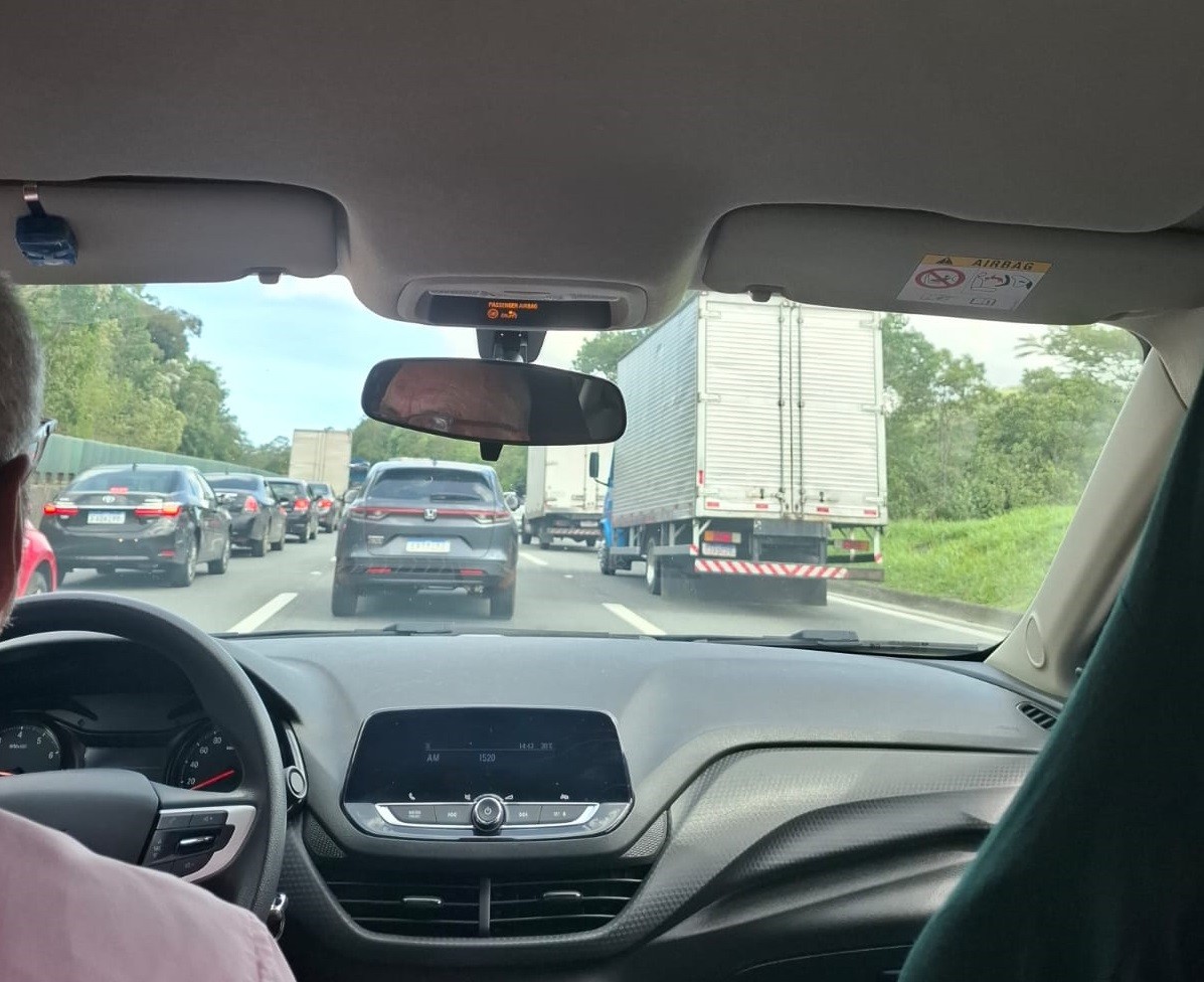 Mogi-Dutra tem congestionamento sentido Mogi das Cruzes