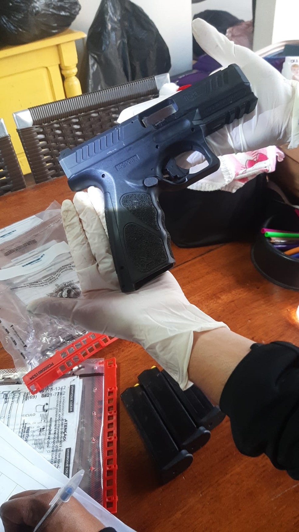 Arma apreendida em Operação Fuligem — Foto: Polícia Civil