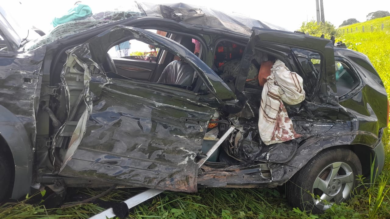 Batida entre dois carros deixa pessoas gravemente feridas na BR-308 no Pará
