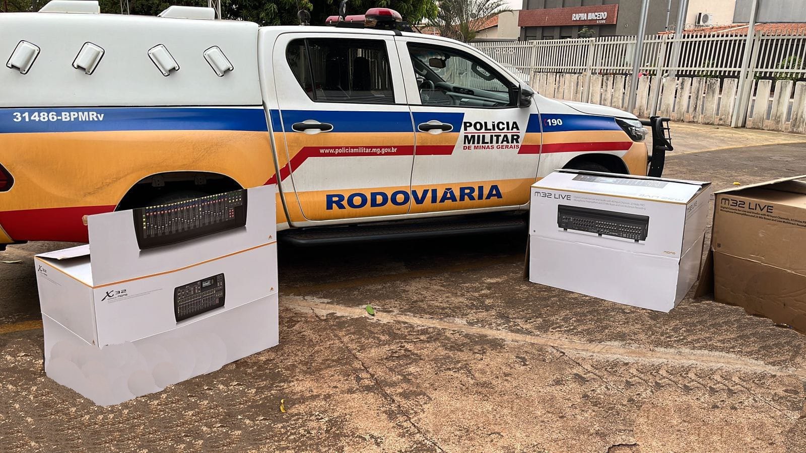 VÍDEO: Equipamentos de som e iluminação avaliados em meio milhão de reais contrabandeados do Paraguai são apreendidos em MG