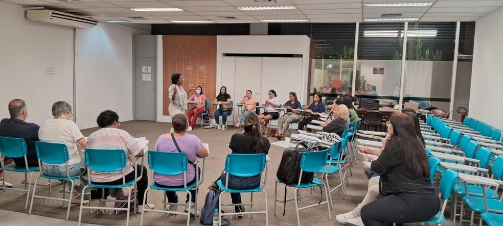 Maria Alice (em pé, ao centro) durante curso de formação de educadores populares em São Carlos (SP) — Foto: Arquivo pessoal