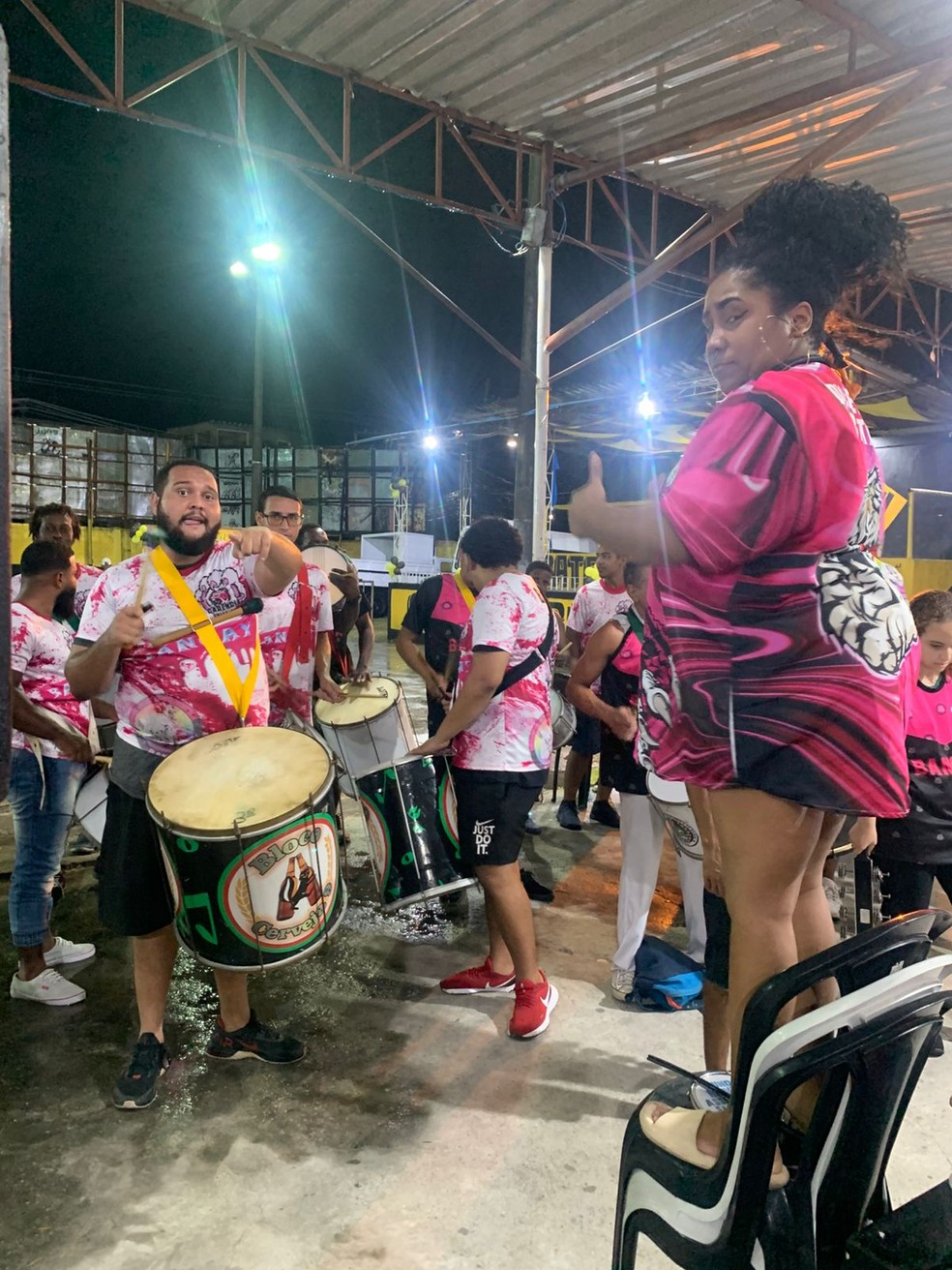 A escola de samba Bangay e a Bateria Cadência Colorida são comandadas pela Mestra Fefê — Foto: Arquivo pessoal