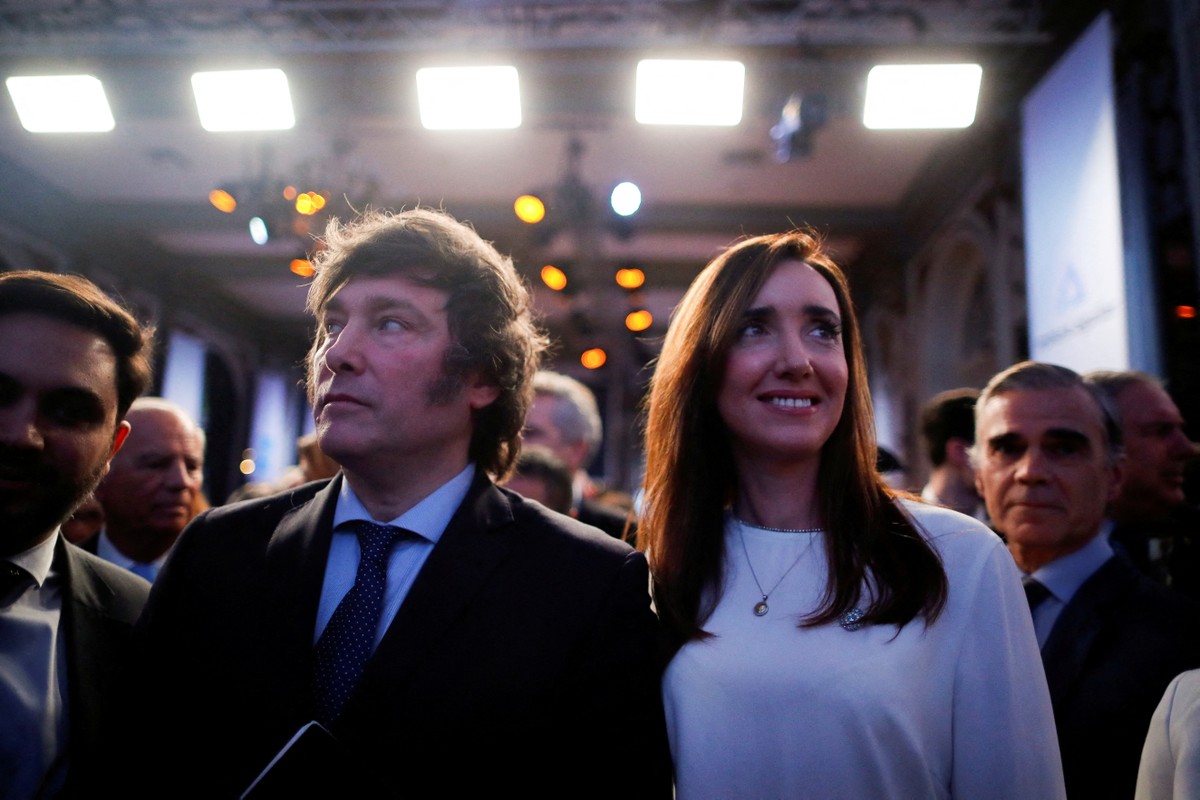 Victoria Villarruel, vice de Milei, é de família militar e ameniza crimes da ditadura na Argentina
