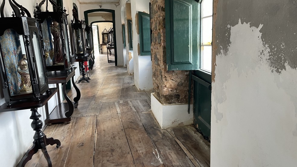 Igreja histórica da Bahia, que é patrimônio tombado pelo Iphan, está com estrutura precária — Foto: Itana Alencar/g1