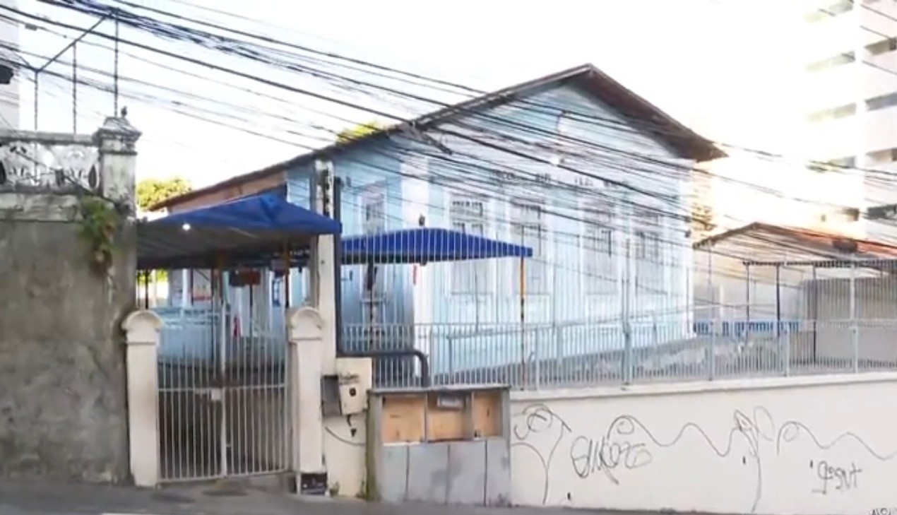 Escola municipal é arrombada e furtada pela sexta vez no ano em Salvador; unidade fica ao lado de uma delegacia