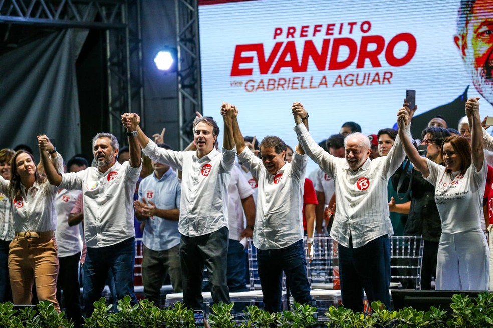 No início da noite, o presidente participou da agenda de Evandro Leitão, candidato do PT que disputa a prefeitura de Fortaleza. — Foto: Thiago Gadelha/ Sistema Verdes Mares (SVM)