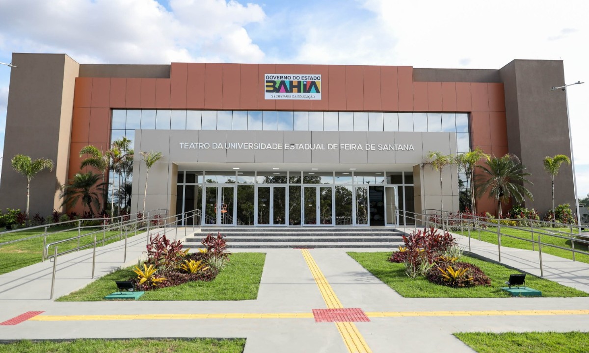 Uefs inaugura teatro em Feira de Santana com show de Rachel Reis e mais; confira