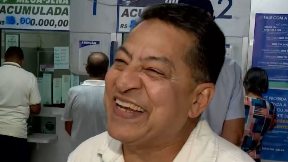 Dono de lotérica onde saiu aposta vencedora da Mega-Sena no Espírito Santo comemora o aumento de movimento — Foto: Reprodução/ TV Gazeta