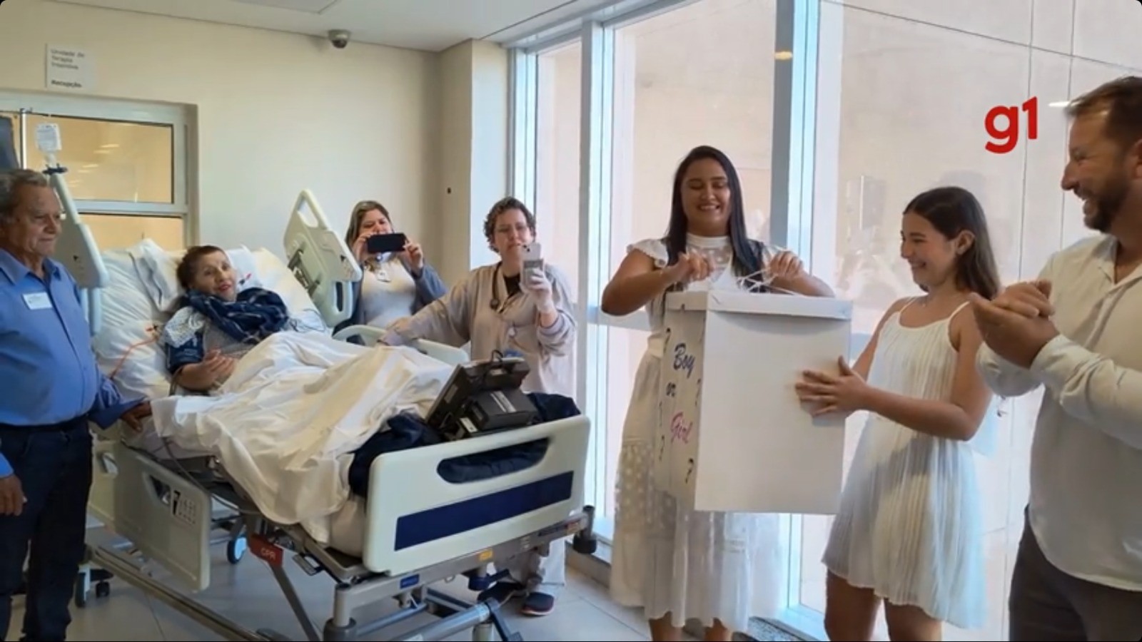 Casal faz chá revelação em hospital para avó internada em UTI: 'Ela tinha que participar'; veja VÍDEO
