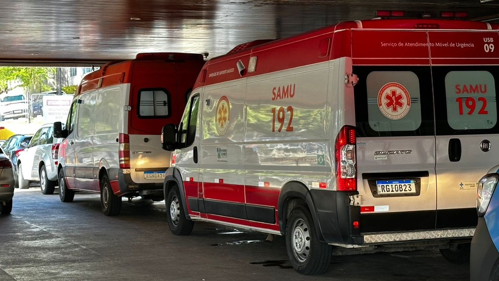 Ambulâncias SAMU no Walfredo Gurgel — Foto: Kleber Teixeira/Inter TV Cabugi