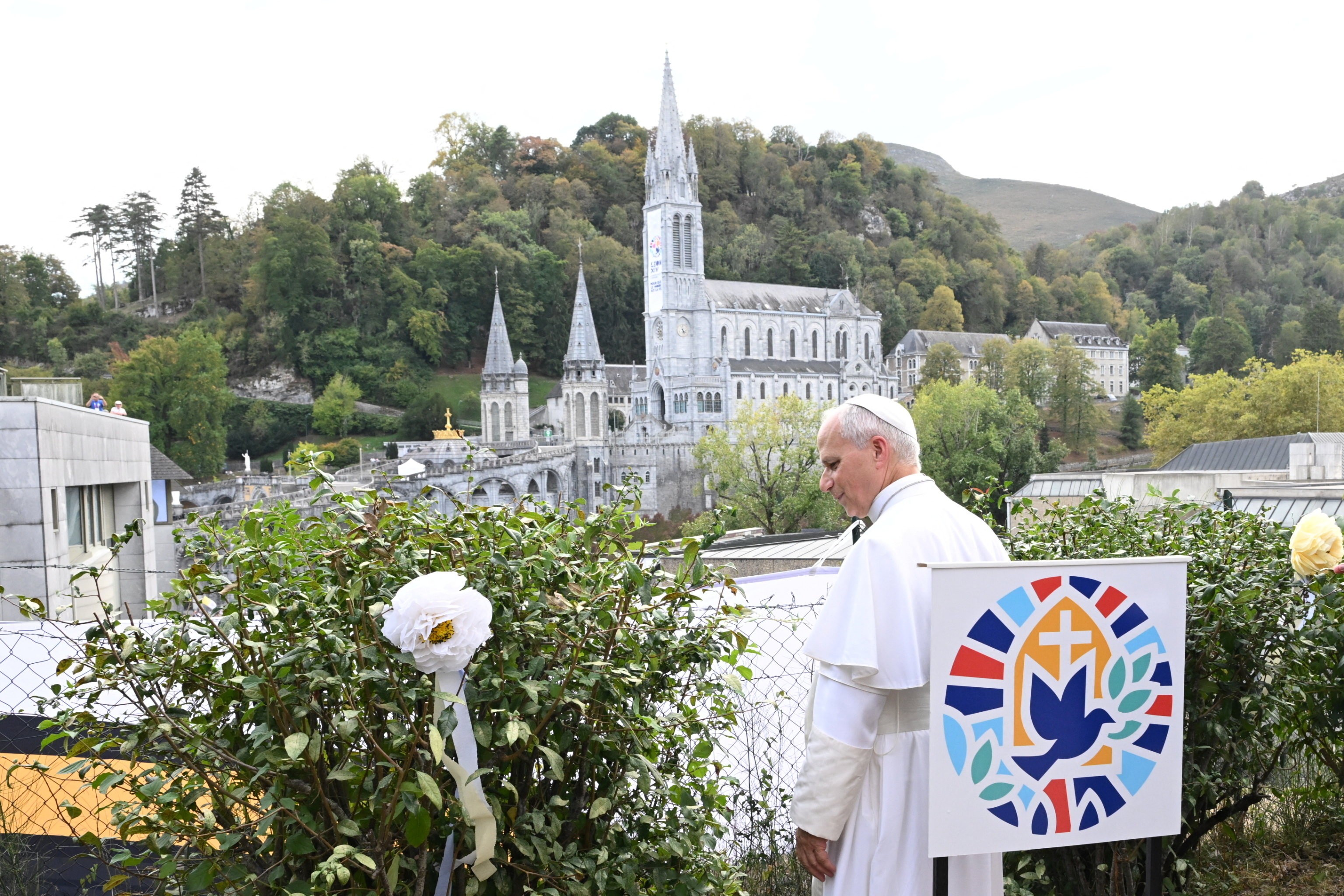 Papa Leão se compromete a acabar com abusos cometidos por padres, diz Vaticano