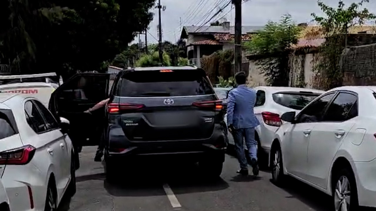 Empresário alvo de operação por lavar dinheiro para o PCC presta depoimento à polícia