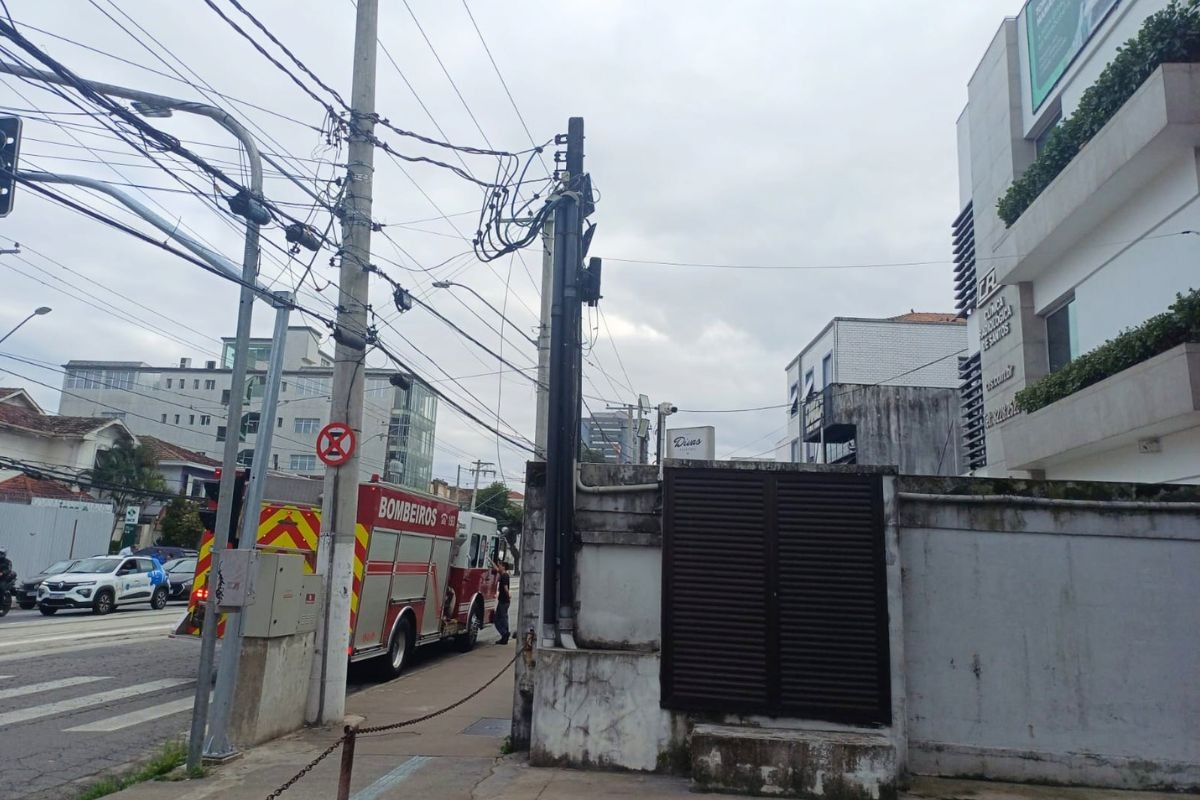 Vazamento de amônia em fábrica de gelo causa forte odor e assusta moradores no litoral de SP