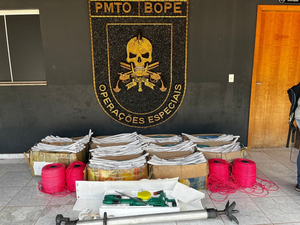 Caixas com material explosivo foram transportadas da Bahia e tinham como destino o estado do Pará — Foto: Aurora Fernandes/ TV Anhanguera