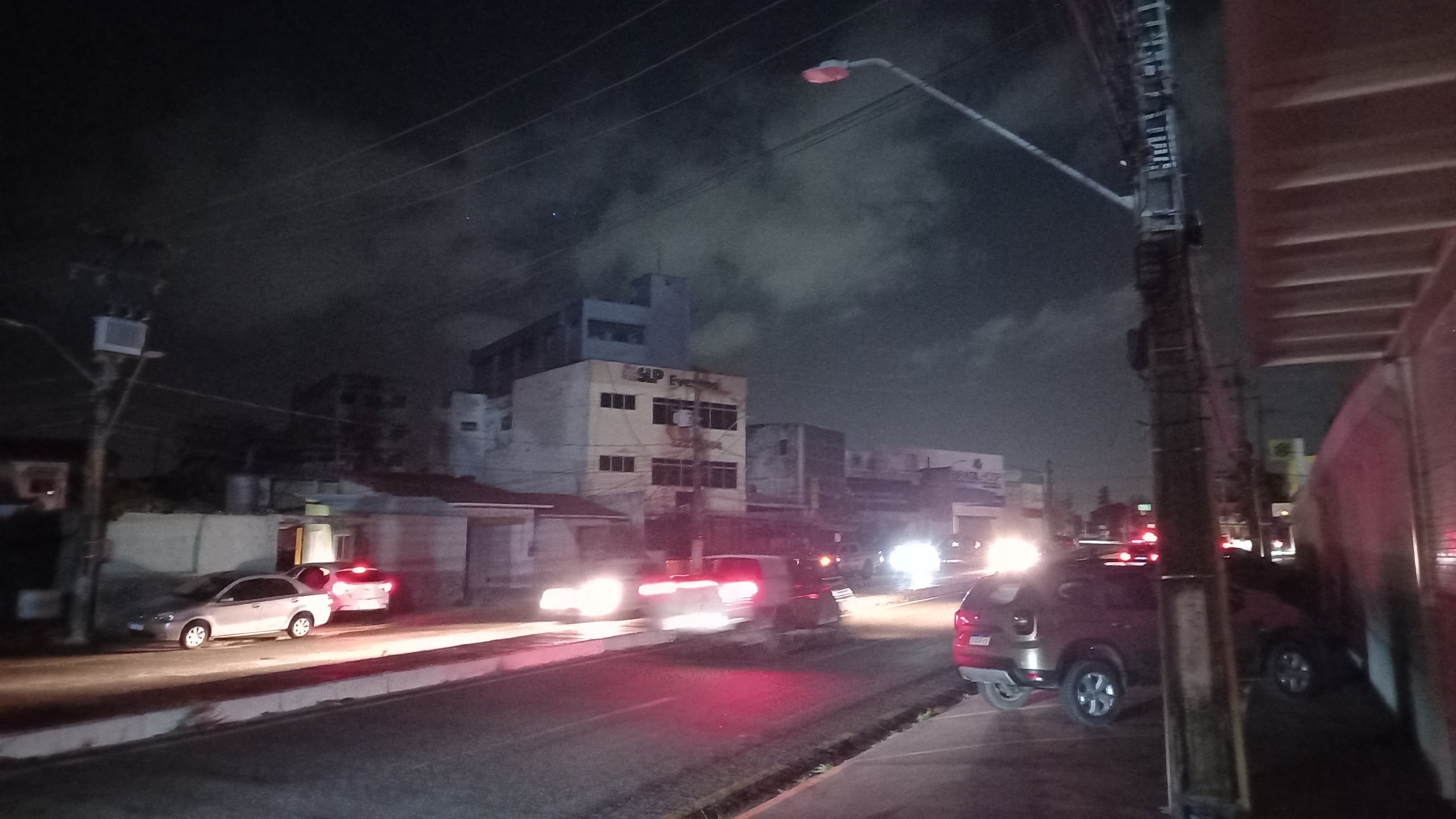 Apagão deixa bairros da Grande São Luís sem energia na noite deste domingo (26)