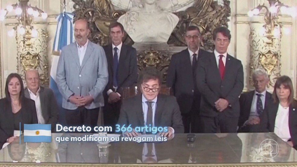 Javier Milei anuncia decreto com mais de 360 medidas para desregulamentar a economia — Foto: Reprodução/TV Globo