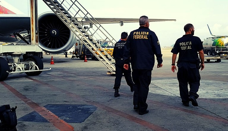 Polícia Federal prende homem por importunação sexual praticada durante voo para São Luís 