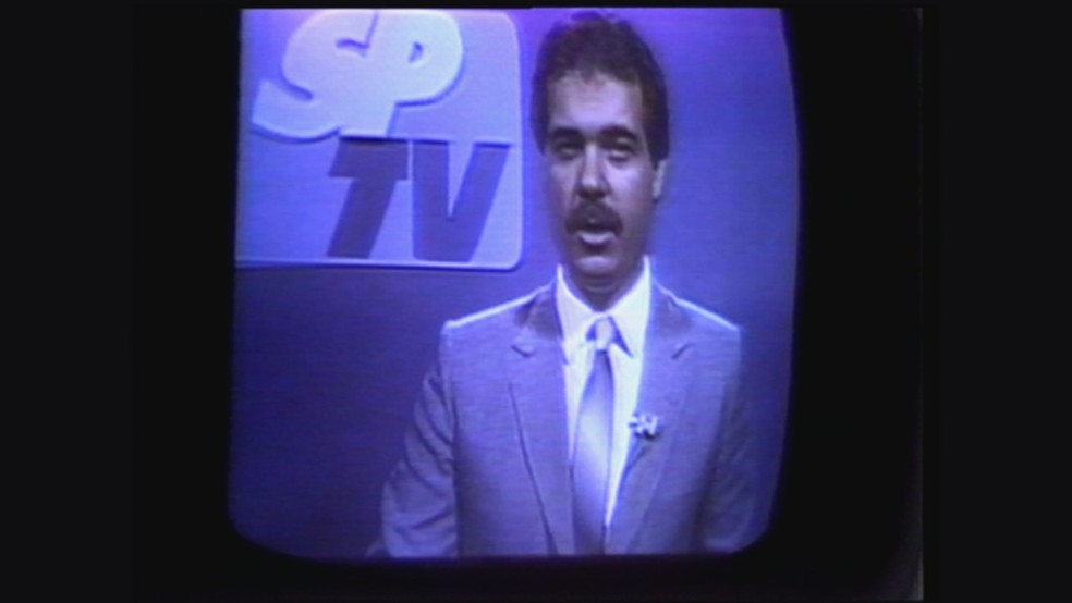 4 de 10
Gilberto Barros apresentando o SPTV na Rede Globo Oeste Paulista em Bauru (SP) — Foto: Arquivo/TV TEM