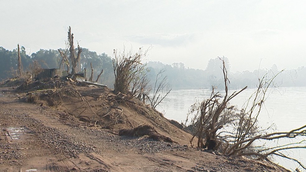 Encosta do Rio Taquari — Foto: Reprodução/RBS TV