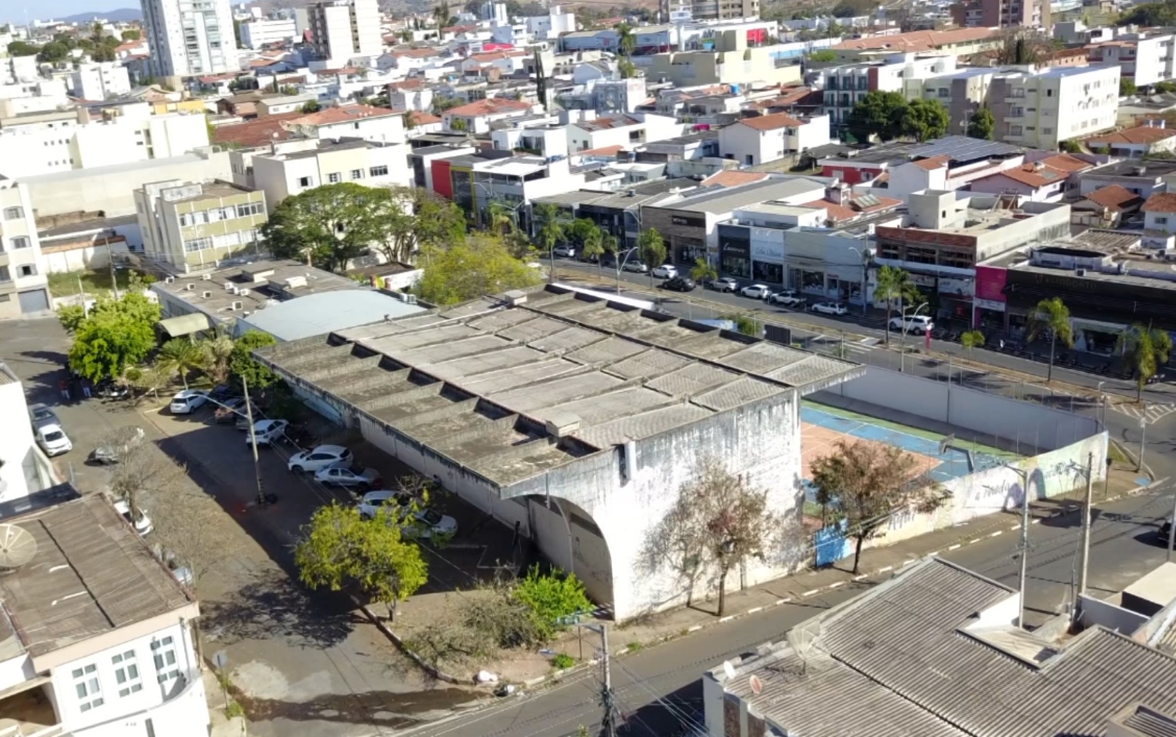 Prédio da UEMG será leiloado para pagar dívida trabalhista de antigos proprietários em Passos, MG