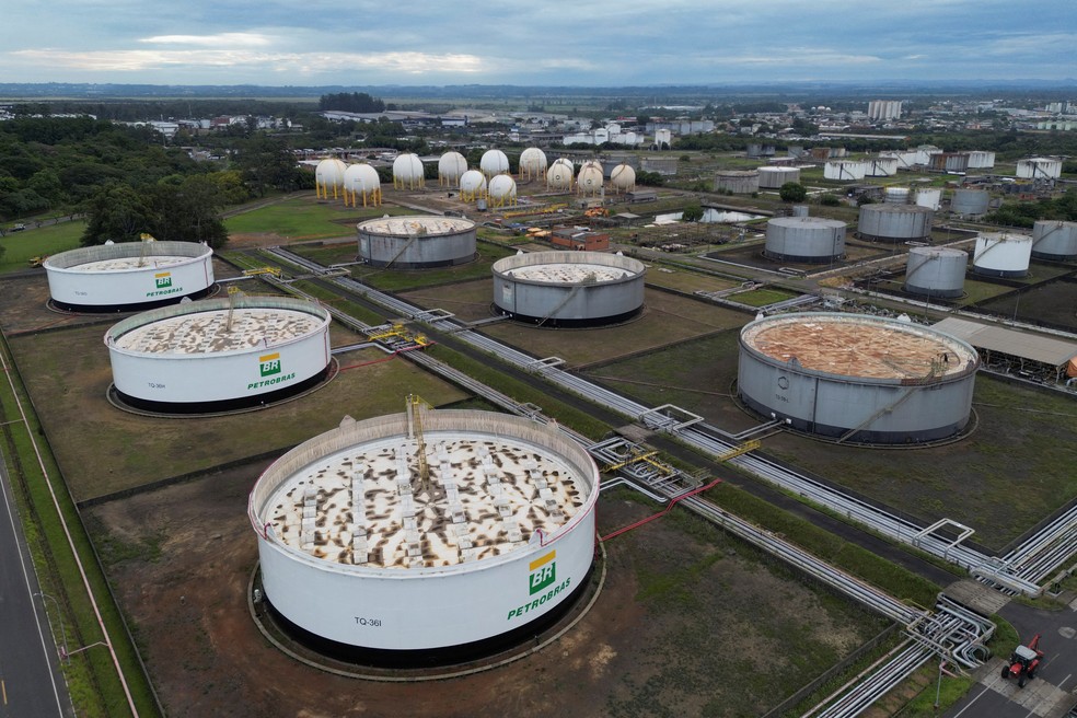 Refinaria Alberto Pasqualini da Petrobras em Canoas — Foto: Diego Vara/Reuters