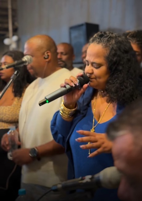Cantora Débora Cruz, sobrinha de Arlindo, morre aos 45 anos