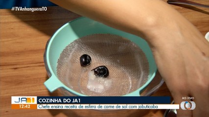 Veja o preparo do prato da receita de esfirra de carne sol com maionese de jabuticaba