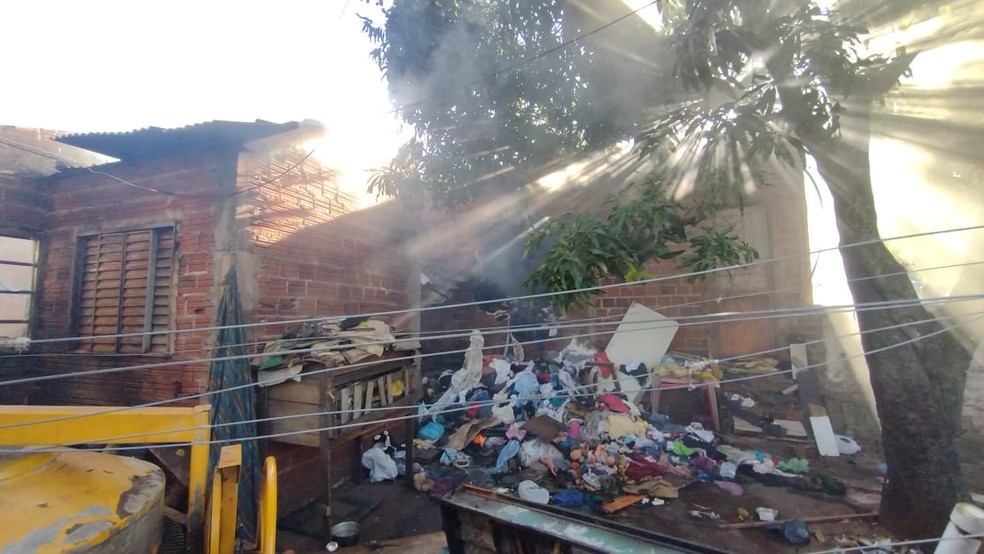 Duas crianças morrem em incêndio em Maringá — Foto: Eduardo Cavalari/RPC