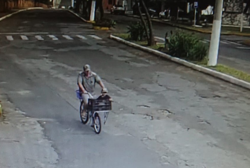 Segundo a polícia homem andou com a criança pela cidade horas antes do crime — Foto: Polícia Civil RS/Divulgação