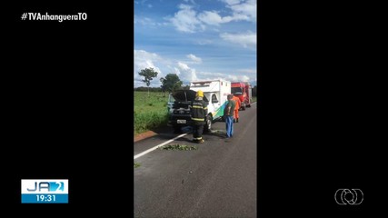Ambulância pega fogo na TO-374 em Dueré