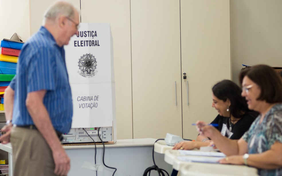 Voto é facultativo para quem tem mais de 70 anos — Foto: Érico Andrade/G1