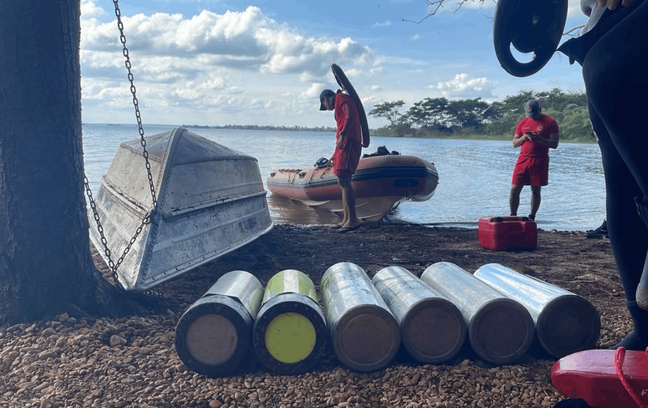 Homem desaparece após barco com pescadores virar no Rio Paranapanema em Cruzália