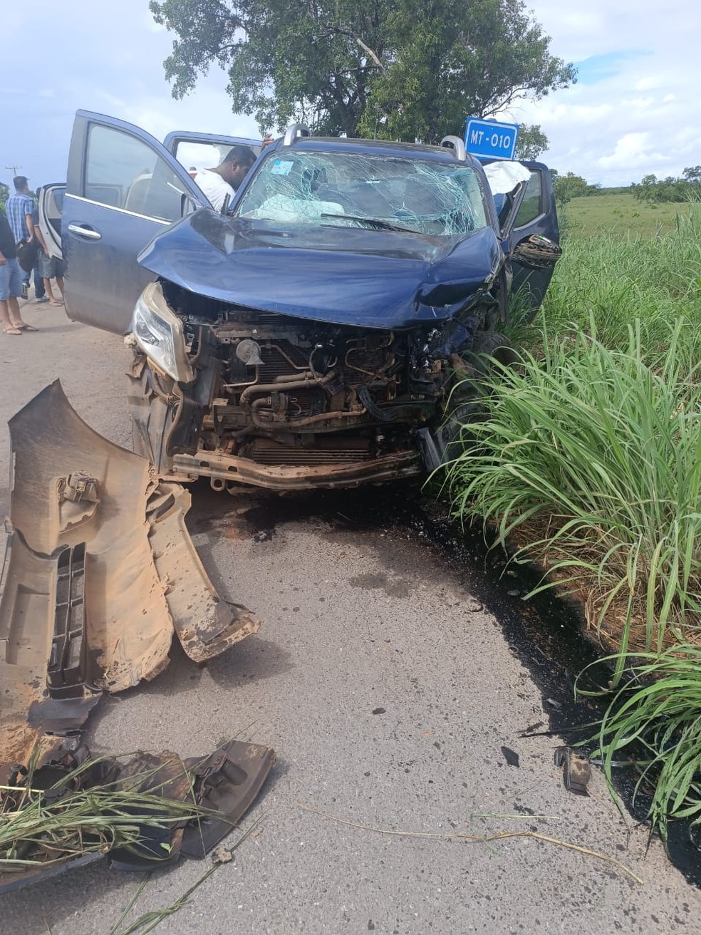 Um dos carros envolvido no acidente — Foto: Reprodução