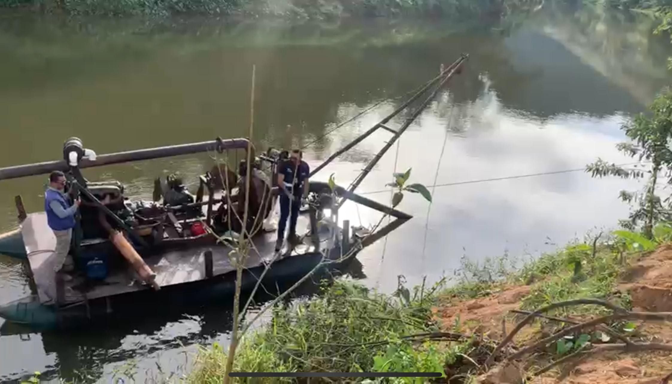 Dois homens são presos por suspeita de extração ilegal de areia em Valença
