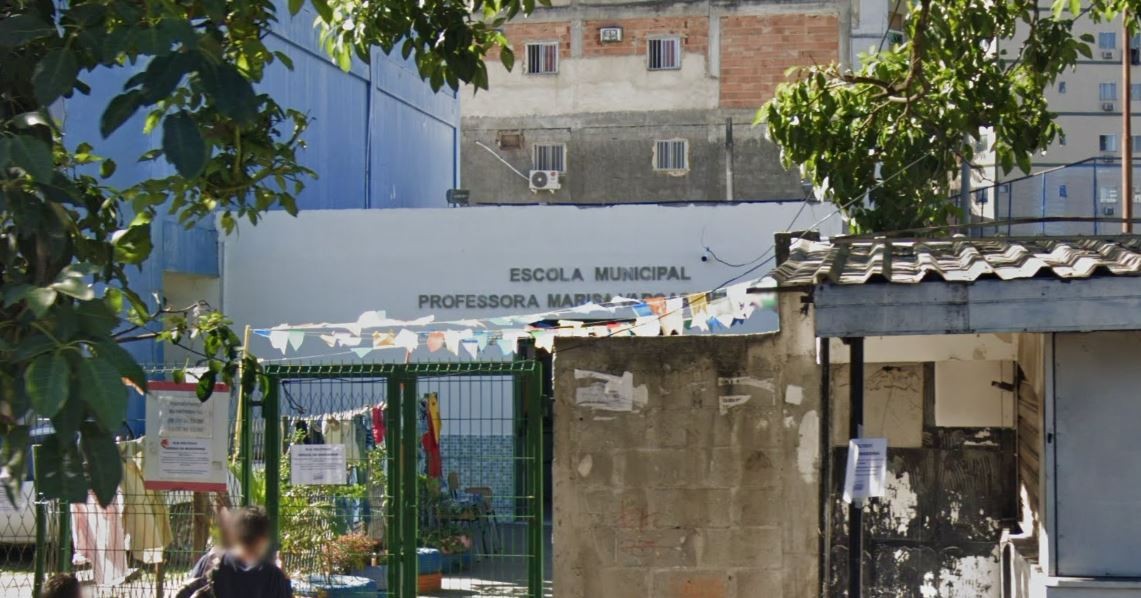 Bala perdida atinge menino dentro de escola da Zona Oeste do Rio
