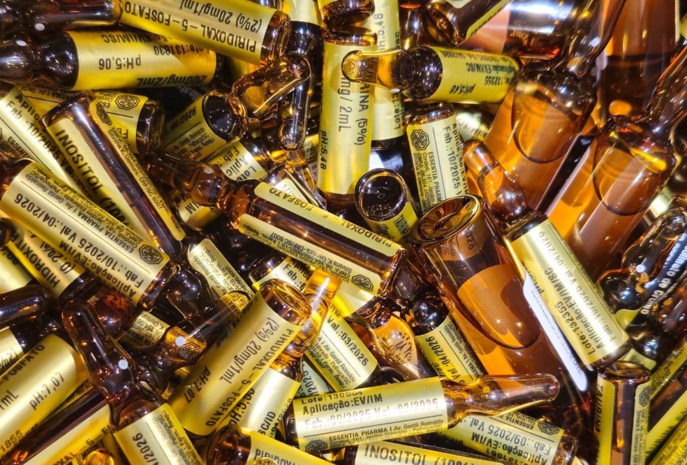 Foram encontradas 1.294 unidades de medicamentos vencidos dentro da clÃ­nica em Campo Grande â Foto: Procon MS