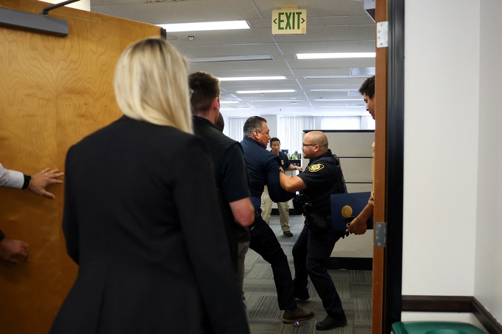 Senador democrata algemado