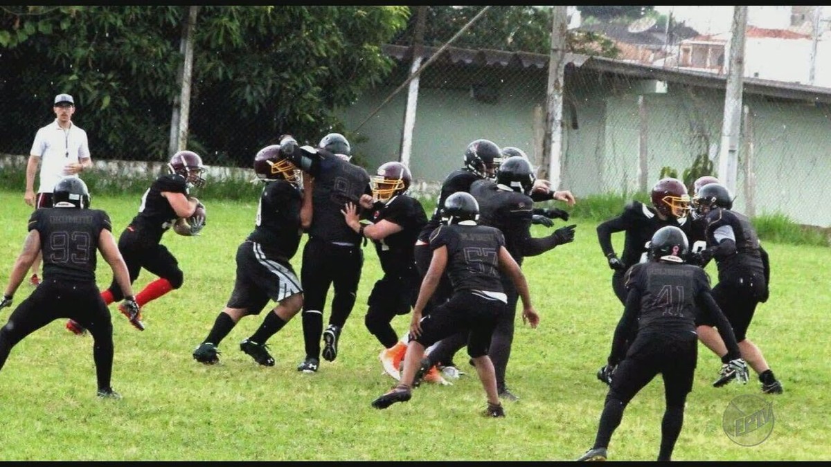 Promessa do futebol americano morre aos 20 anos, após comemoração