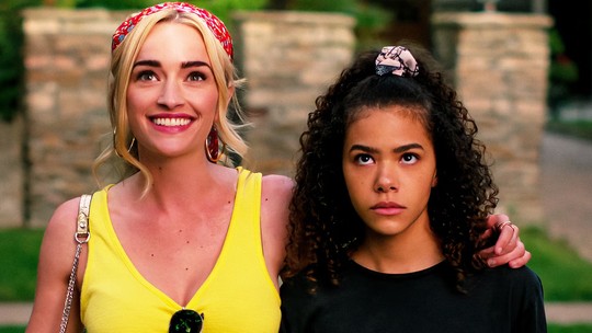 Por que 'Ginny e Georgia' virou a série mais vista da Netflix? - Trama explora relação complexa entre mãe e filha, com reviravoltas e dilemas atuais. Jeitinho de 'Gilmore Girls' e piada polêmica com Taylor Swift ajudaram seriado a bombar.